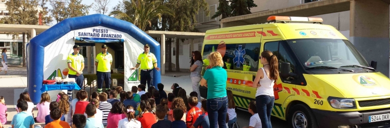 Taller práctico de alerta al 112 y reanimación cardiopulmonar en el colegio de las Lomas de Águilas
